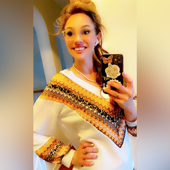 Flattering, perfect fitting light sweater - Picture 3 of 14